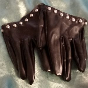 GORGEOUS LEATHER HALF GLOVES